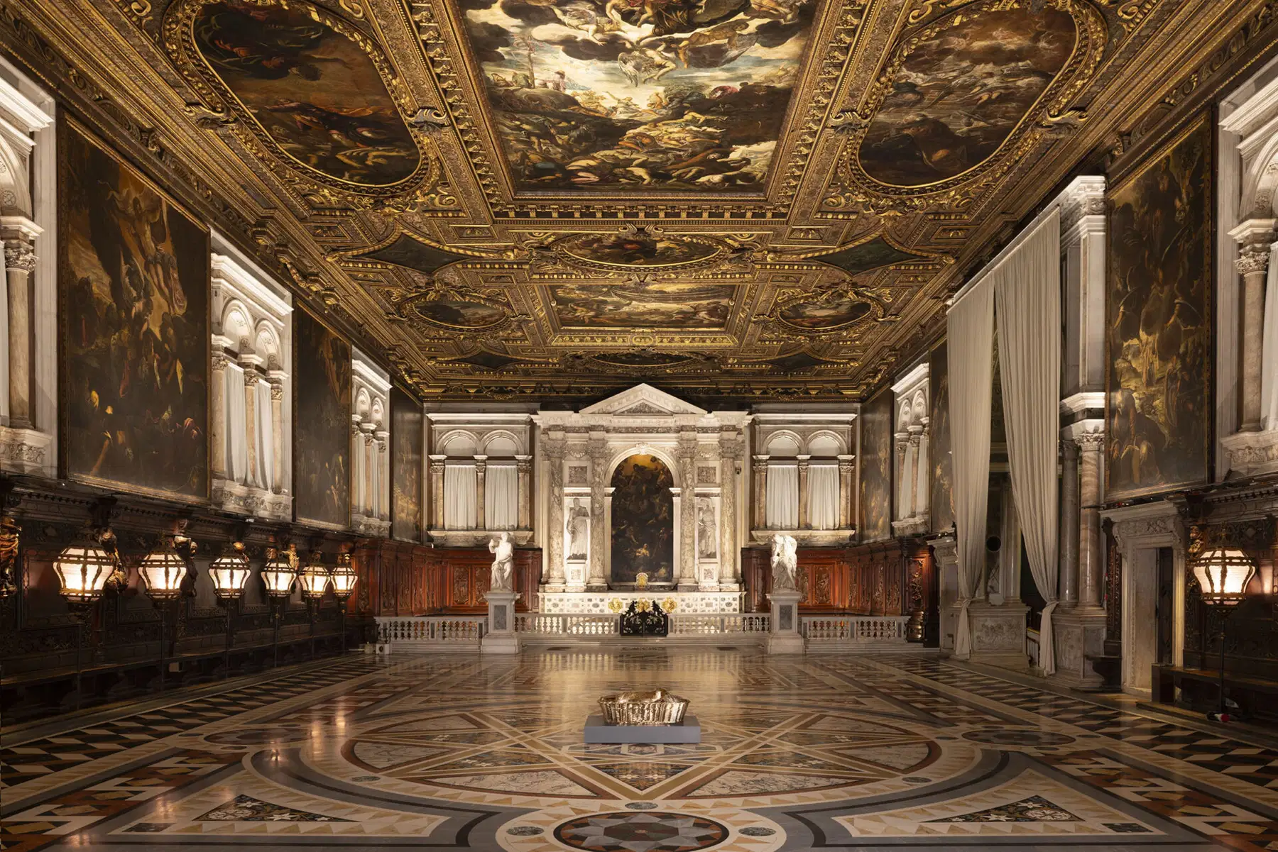 Venezia, Jan Fabre dialoga con Tintoretto alla Scuola Grande di San Rocco